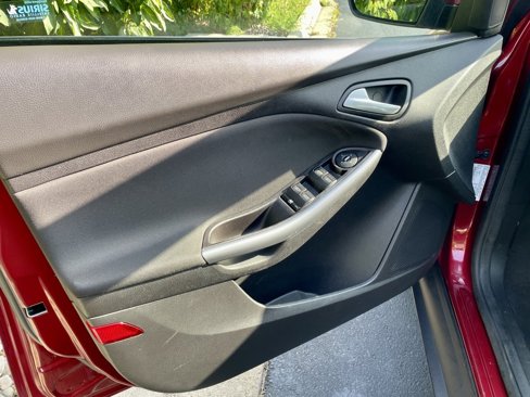 Used 2014 Ford Focus Titanium image 21