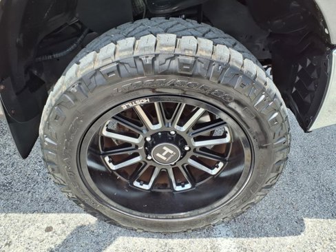 Used 2013 Toyota Tundra 4x4 CrewMax image 9