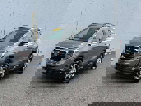 Used 2021 GMC Terrain SLE w/ Driver Convenience Package image 1