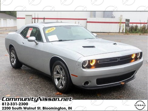Used 2019 Dodge Challenger SXT image 1