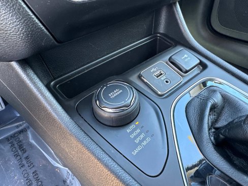 Certified 2022 Jeep Cherokee Limited image 25