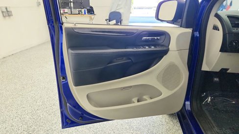 Used 2018 Dodge Grand Caravan SE w/ UConnect Hands-Free Group image 28