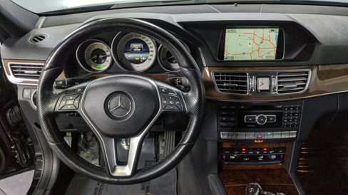 Used 2014 Mercedes-Benz E 550 4MATIC Sedan image 23