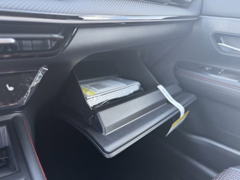 New 2025 Nissan Kicks SR w/ SR Premium Package image 17