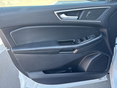 Used 2020 Ford Edge SEL image 11