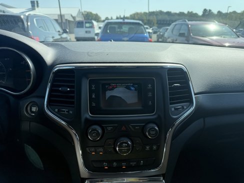 Used 2017 Jeep Grand Cherokee Laredo w/ Quick Order Package 23E image 14