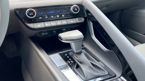 Used 2023 Hyundai Elantra SEL w/ Convenience Package image 30