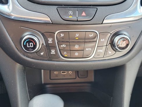 Certified 2024 Chevrolet Equinox LT w/ LPO, Floor Liner Package image 34