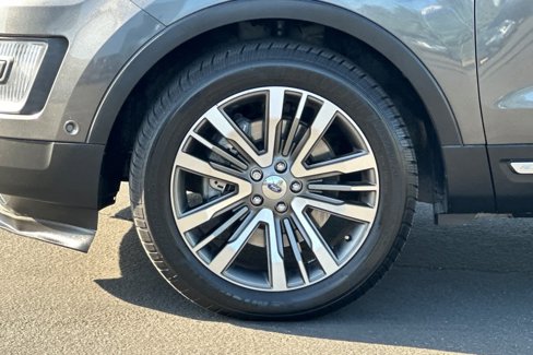 Used 2017 Ford Explorer Platinum image 26