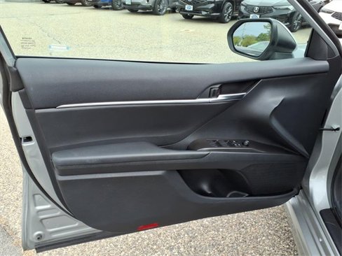 Used 2024 Toyota Camry SE image 10