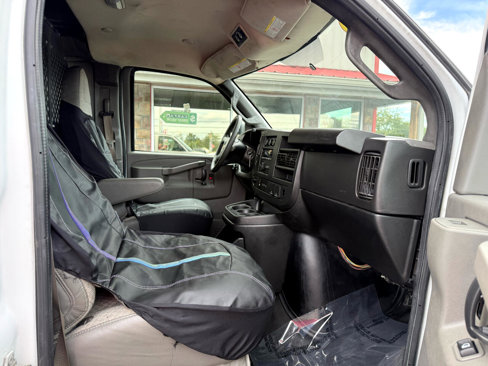 Used 2017 Chevrolet Express 2500 image 23