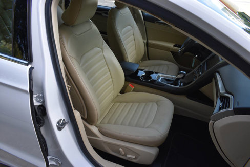 Used 2016 Ford Fusion SE w/ Equipment Group 202A image 19