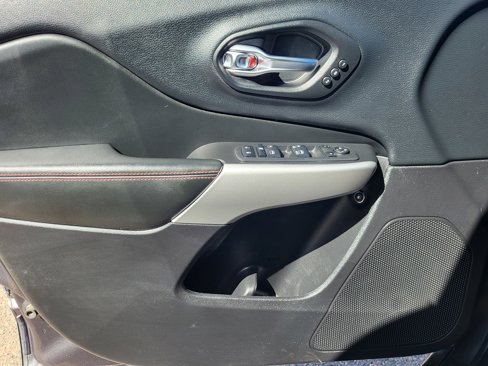 Used 2018 Jeep Cherokee Trailhawk w/ Quick Order Package 27L image 6
