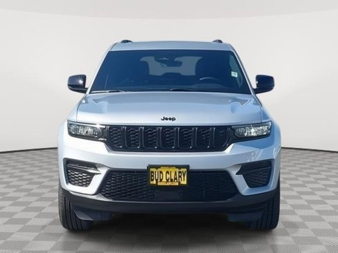 New 2025 Jeep Grand Cherokee Altitude image 8