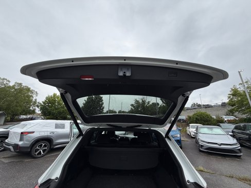 Certified 2022 Volkswagen Tiguan SEL R-Line image 15
