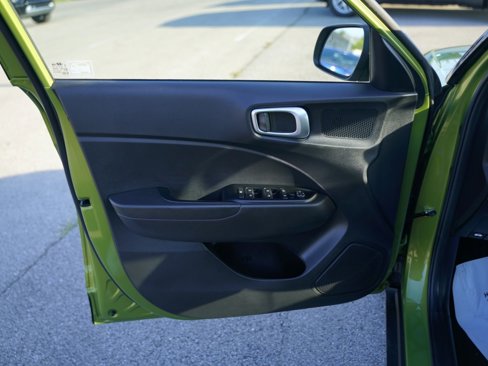 Used 2021 Hyundai Venue SEL w/ Cargo Package image 21