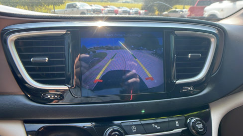 Used 2017 Chrysler Pacifica Touring-L image 34
