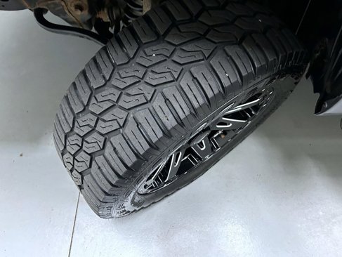 Used 2017 Nissan Titan SV image 23