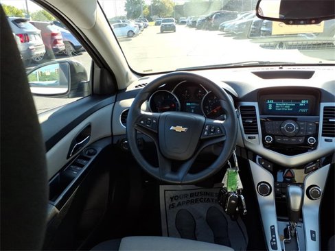 Used 2014 Chevrolet Cruze LS image 18