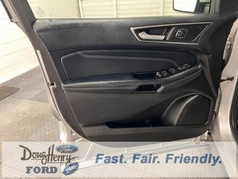 Used 2017 Ford Edge Titanium w/ Technology Package image 24