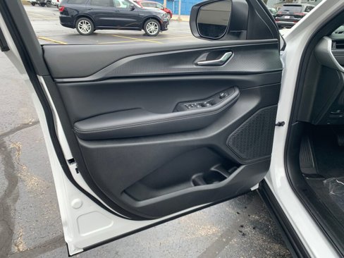 New 2025 Jeep Grand Cherokee Laredo X w/ Luxury Tech Group I image 9