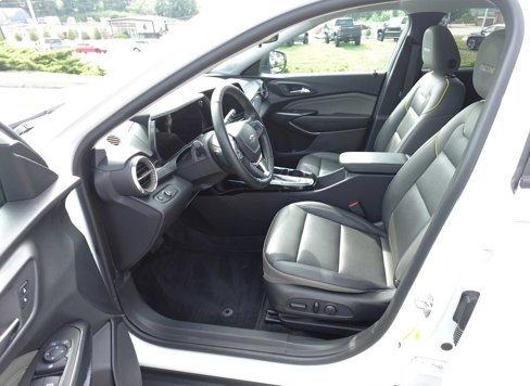 Used 2024 Chevrolet Trax ACTIV w/ Sunroof Package image 12