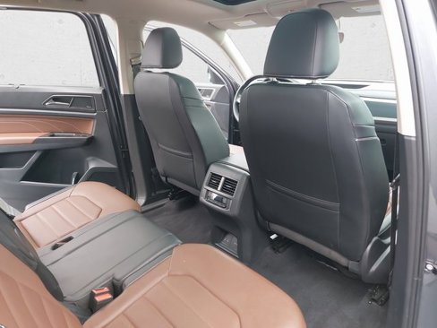 Used 2022 Volkswagen Atlas SEL Premium image 11