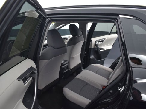 Used 2020 Toyota RAV4 XLE image 10