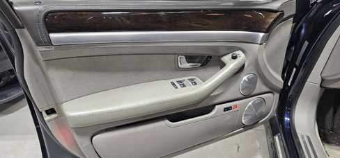 Used 2007 Audi S8 image 10