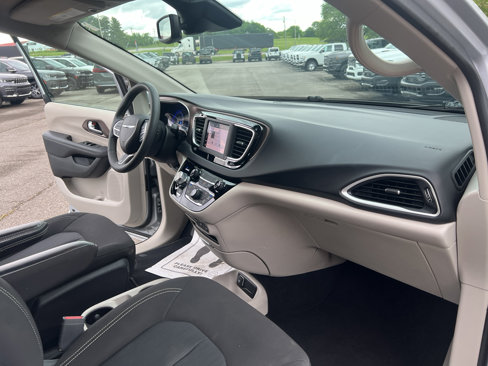 Used 2023 Chrysler Voyager LX image 12