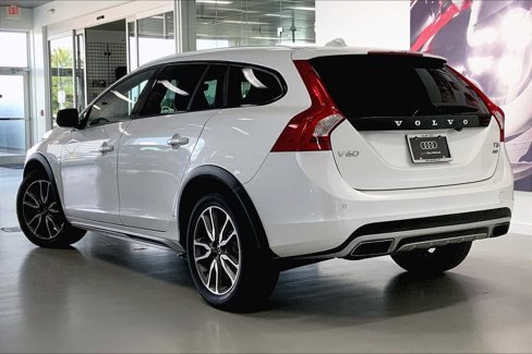Used 2018 Volvo V60 T5 Cross Country image 4