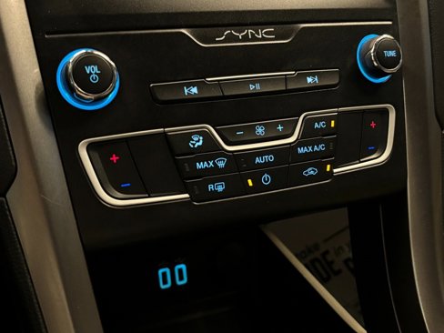 Used 2019 Ford Fusion SE image 14