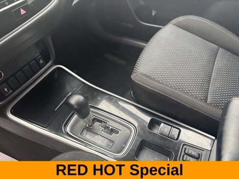 Used 2020 Mitsubishi Outlander ES image 23