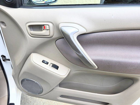 Used 2004 Toyota RAV4 2WD image 15