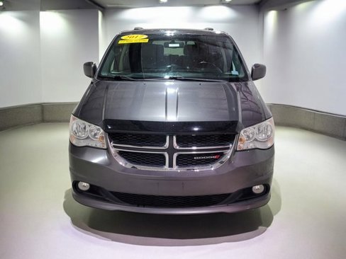 Used 2017 Dodge Grand Caravan SXT image 9
