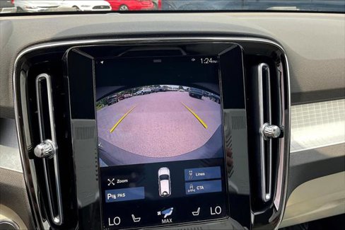 Used 2022 Volvo XC40 T5 Momentum image 13