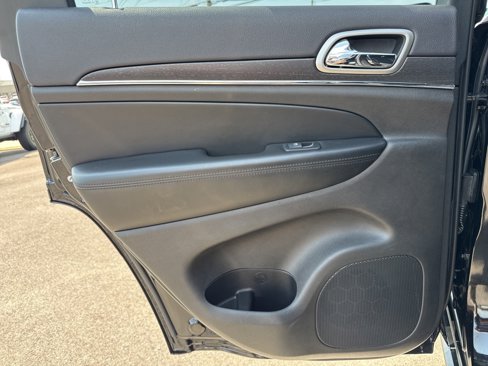 Used 2018 Jeep Grand Cherokee Limited image 19