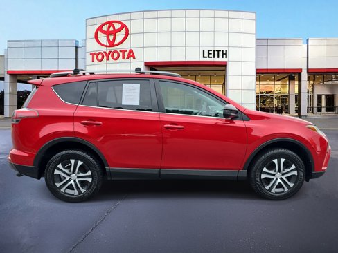 Used 2017 Toyota RAV4 LE image 4