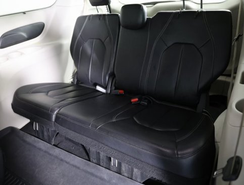 Used 2022 Chrysler Pacifica Touring-L image 8