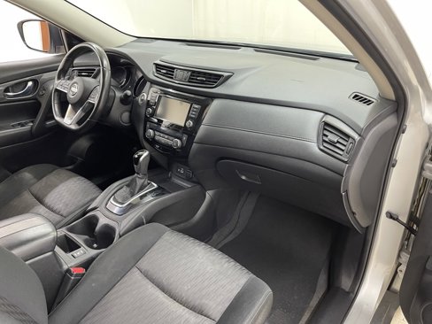 Used 2019 Nissan Rogue SV image 12