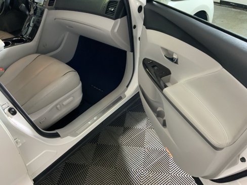 Used 2015 Toyota Venza XLE image 36
