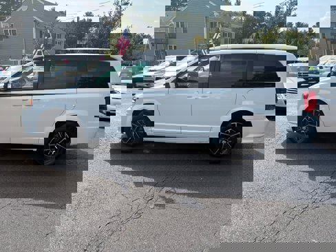 Used 2018 Dodge Grand Caravan SE image 7