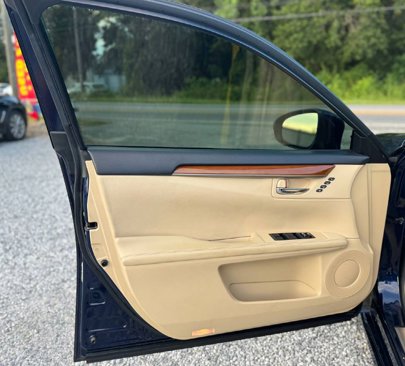 Used 2013 Lexus ES 300h image 8