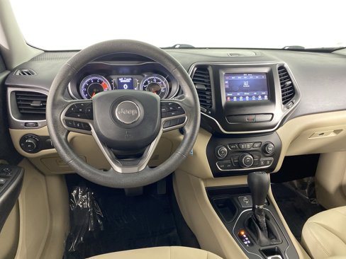 Used 2019 Jeep Cherokee Latitude w/ Popular Appearance Group image 18