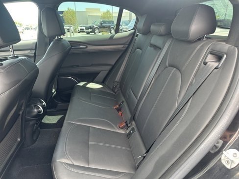 Used 2023 Alfa Romeo Stelvio Ti image 8