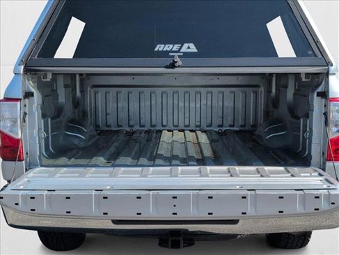Used 2019 Nissan Titan SV image 6