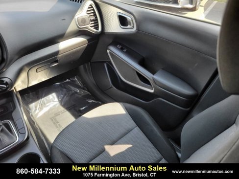 Used 2023 Kia Soul LX w/ LX Technology Package image 15
