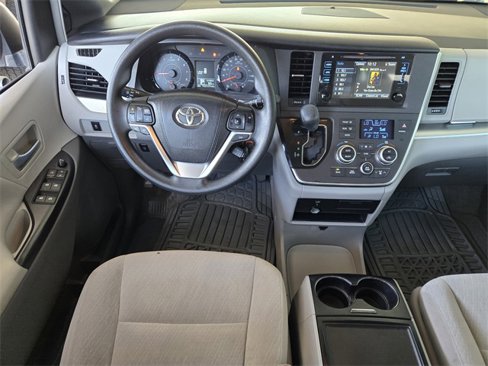Used 2015 Toyota Sienna LE image 24