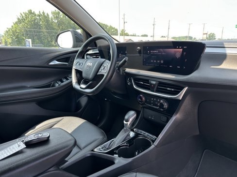 Used 2024 Buick Encore GX Sport Touring image 9