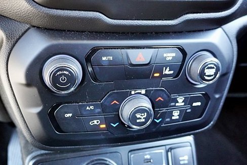 Certified 2022 Jeep Renegade Latitude image 28